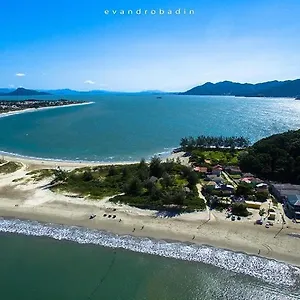 https://apartamento-ponta-do-papagaio-cobertura-300-mts-do-mar.santa-catarina-brasil.com